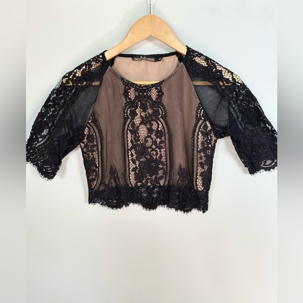For Love & Lemons Grace Scalloped Floral Lace
Crop Top